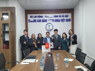 HANKUK 유학원 - 베트남 백과대학교 방문