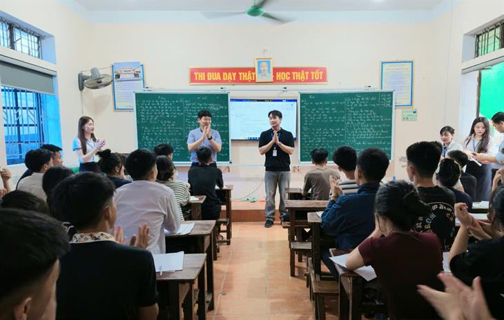 A AU 유학원을 통해 NGUYEN THUC TU고등학교에서 박...